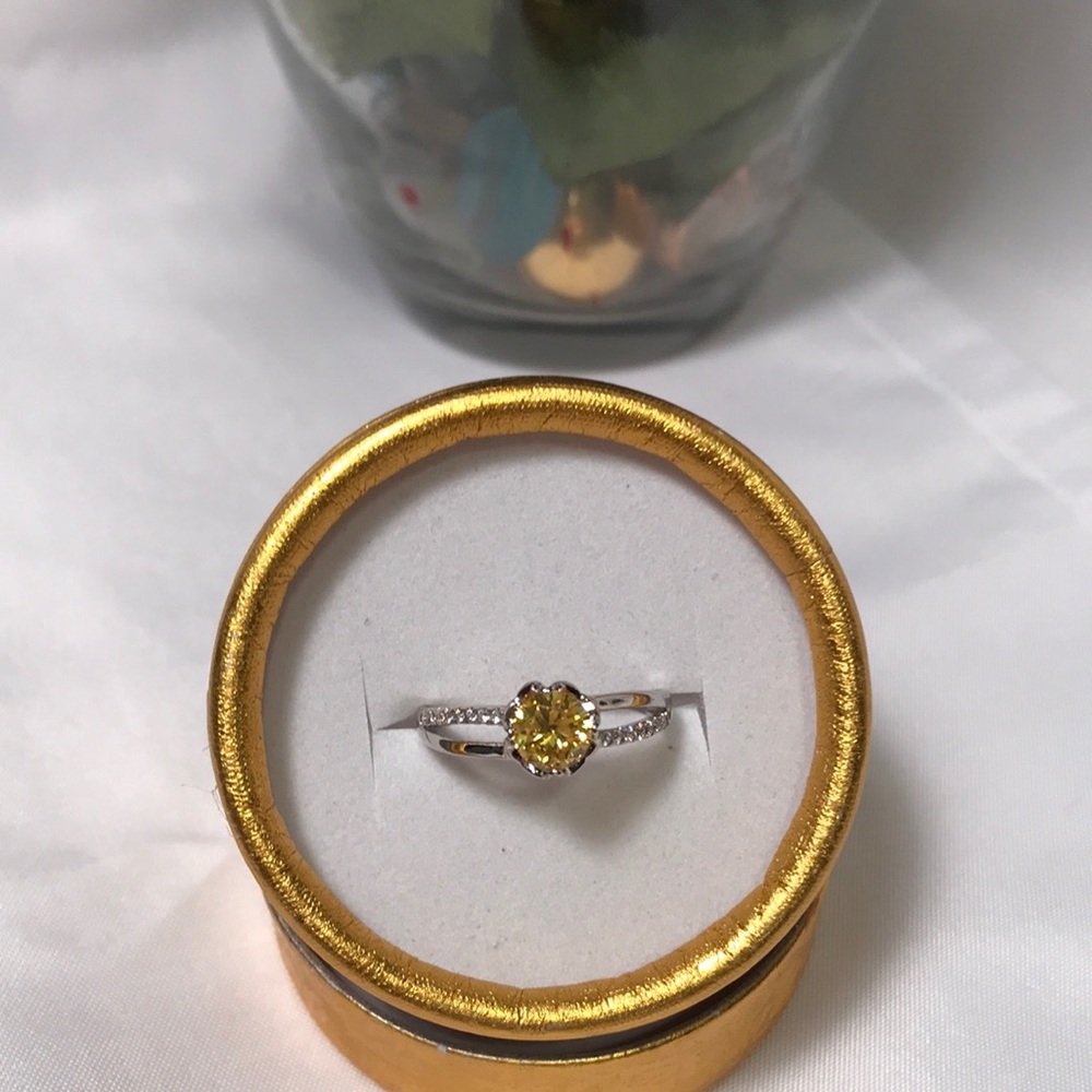 Lovely Ring by Bubbly Belle     NWOT